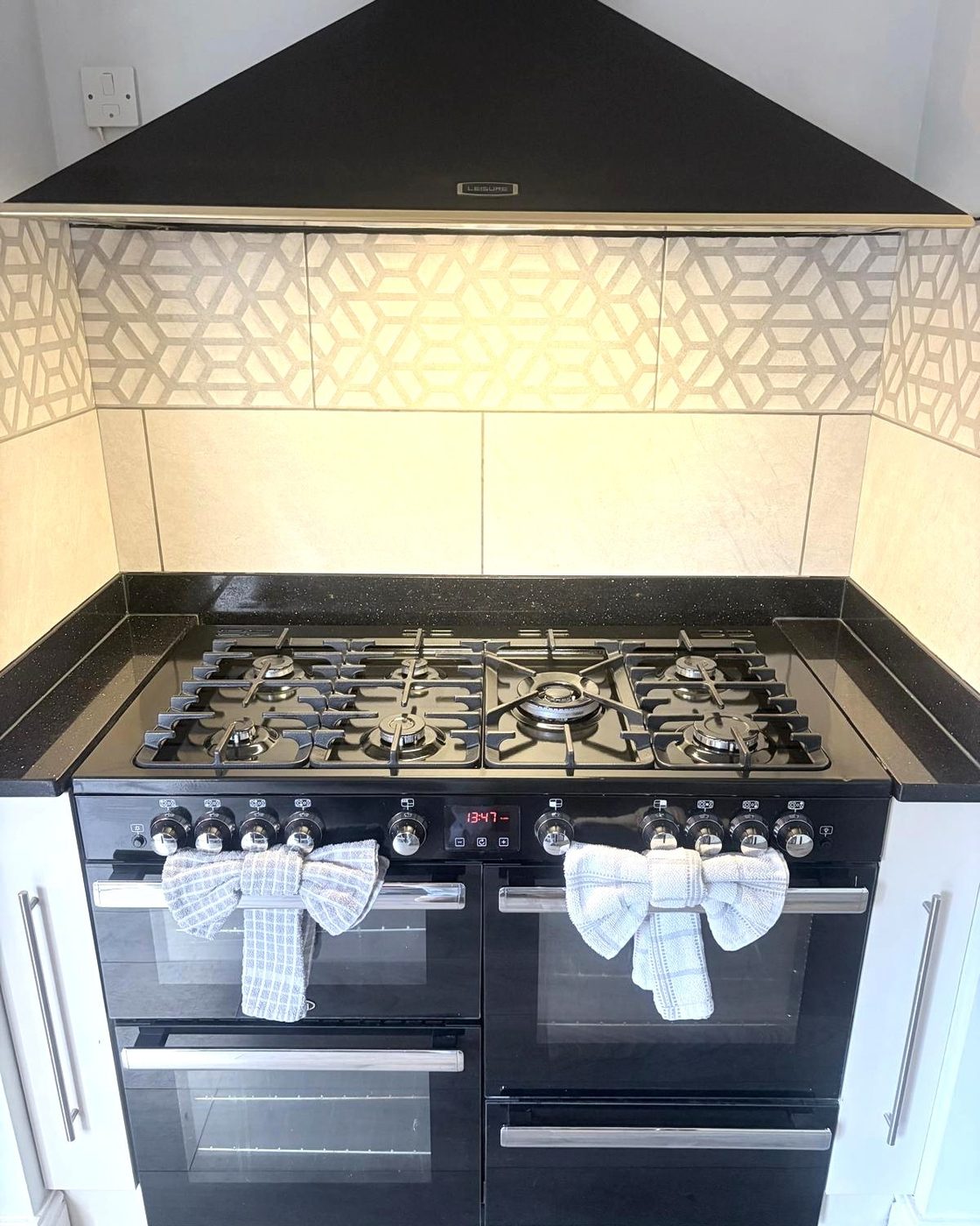 A range cooker and splashback left immaculate